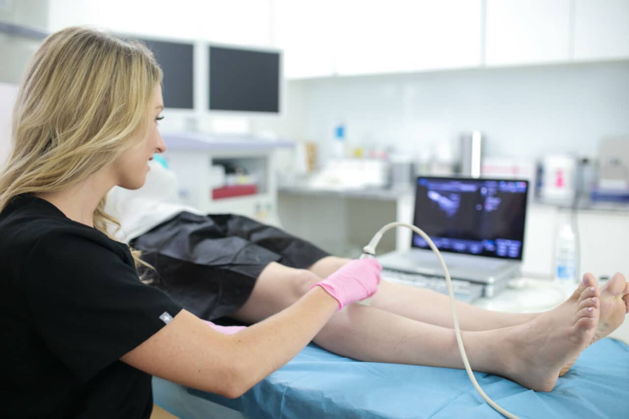 How to get rid of spider veins without surgery? Long Island Vein Center describes non-invasive and minimally invasive treatments for spider veins in Long Island.